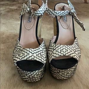 Charles David wedged